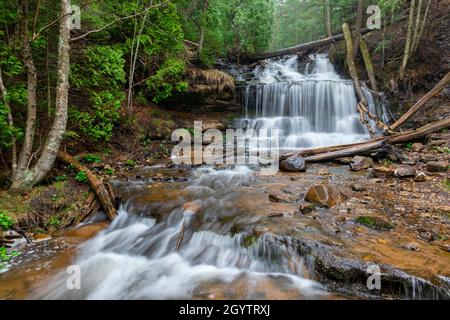 Wagner Falls, vicino a Munising, Spring, Michigan, USA, Di Dominique Braud/Dembinsky Photo Assoc Foto Stock