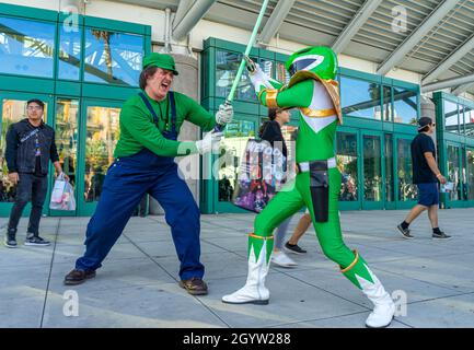 Rob Phillips (sinistra) e Gareth David vestito fino al Super Mario