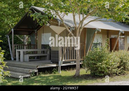 Tenda glamping posta in boschi Foto Stock