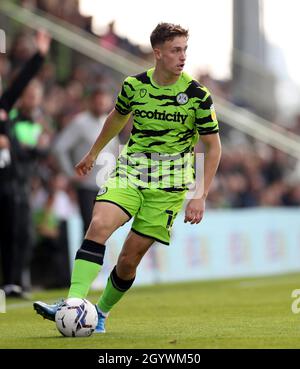 Forest Green Rovers' Jake Young in azione durante la partita della Sky Bet League due alla New Lawn completamente carica, Nailsworth. Data foto: Sabato 9 ottobre 2021. Foto Stock