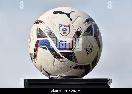 MANSFIELD, REGNO UNITO. 9 OTTOBRE Puma EFL match ball durante la partita Sky Bet League 2 tra Mansfield Town e Oldham Athletic al One Call Stadium di Mansfield sabato 9 Ottobre 2021. (Credit: Eddie Garvey | MI News) Credit: MI News & Sport /Alamy Live News Foto Stock