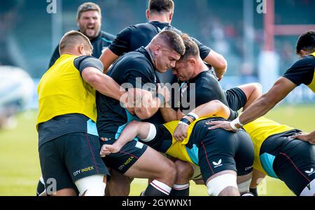 Londra, Regno Unito. 9 ottobre 2021. Saracens caldo prima della Gallagher Premiership Rugby partita tra Saracens e Newcastle Falcons Rugby allo StoneX Stadium, Londra, Inghilterra il 9 ottobre 2021. Foto di Phil Hutchinson. Solo per uso editoriale, licenza richiesta per uso commerciale. Nessun utilizzo nelle scommesse, nei giochi o nelle pubblicazioni di un singolo club/campionato/giocatore. Credit: UK Sports Pics Ltd/Alamy Live News Foto Stock