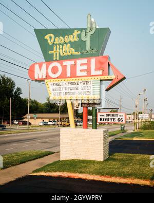 Desert Hills Motel vintage insegna sulla Route 66 a Tulsa, Oklahoma Foto Stock