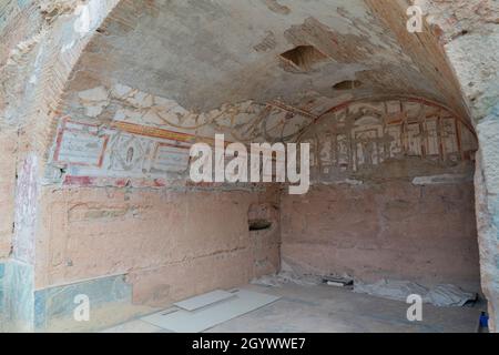 Efes, Izmir, Turchia - 23 agosto 2021: Vista dal sito archeologico le Case Terrazza (Yamac Evler in turco) Foto Stock