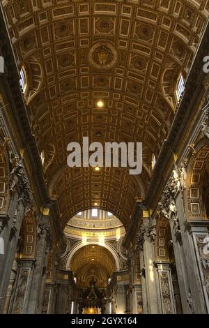 VATICANO, Città del VATICANO - 02 settembre 2019: L'interno e l'architettura della Basilica di San Pietro nella Città del Vaticano, Italia Foto Stock