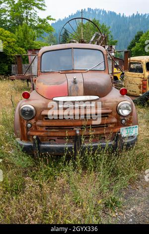 La parte anteriore di un camion Dodge RAM 1949 in un deposito in Idaho, Stati Uniti Foto Stock
