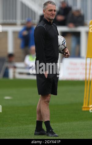 HARTLEPOOL. REGNO UNITO. 9 OTTOBRE Clint Hill di Hartlepool United durante la partita Sky Bet League 2 tra Hartlepool United e Northampton Town a Victoria Park, Hartlepool sabato 9 ottobre 2021. (Credit: Mark Fletcher | MI News) Credit: MI News & Sport /Alamy Live News Foto Stock