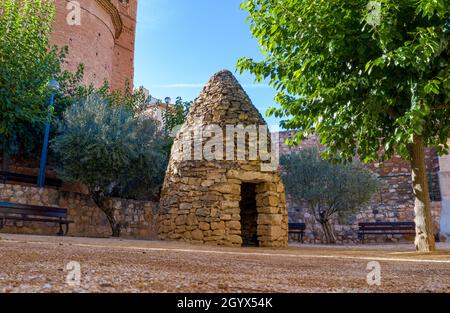 Casillas de Pico, edifici in pietra costruiti in campi agricoli dagli agricoltori per proteggersi dalle intemperie. Grisel, Saragozza Spagna Foto Stock