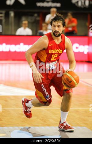 A Coruna, Spagna. Sergio Llull spara per il basket durante la partita di basket amichevole tra Spagna e Canada in Una Coruna il 6 agosto 2014 Foto Stock