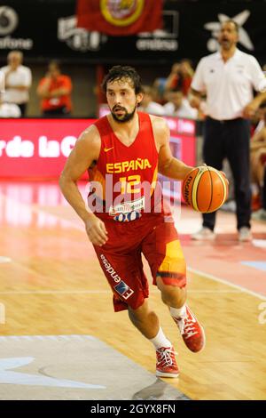 A Coruna, Spagna. Sergio Llull spara per il basket durante la partita di basket amichevole tra Spagna e Canada in Una Coruna il 6 agosto 2014 Foto Stock