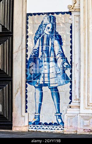 Azulejo, cortile del Colegio do Espírito Santo, Università di Evora, Alto Alentejo, Portogallo. Foto Stock