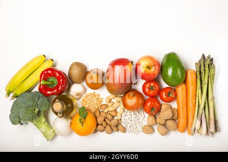 Cibo sano mangiare pulito su sfondo bianco con spazio di copia Foto Stock