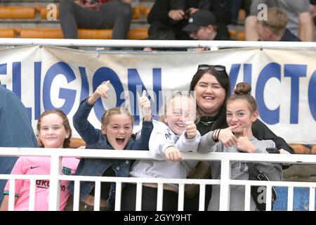 HARTLEPOOL, REGNO UNITO. 9 OTTOBRE. I fan di Hartlepool durante la partita della Sky Bet League 2 tra Hartlepool United e Northampton Town al Victoria Park di Hartlepool sabato 9 ottobre 2021. (Credit: Harry Cook | MI News) Credit: MI News & Sport /Alamy Live News Foto Stock