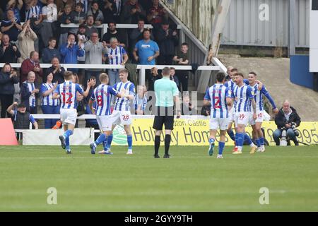 HARTLEPOOL, REGNO UNITO. 9 OTTOBRE. Hartlepool festeggia il traguardo vincente durante la partita della Sky Bet League 2 tra Hartlepool United e Northampton Town al Victoria Park di Hartlepool sabato 9 ottobre 2021. (Credit: Harry Cook | MI News) Credit: MI News & Sport /Alamy Live News Foto Stock