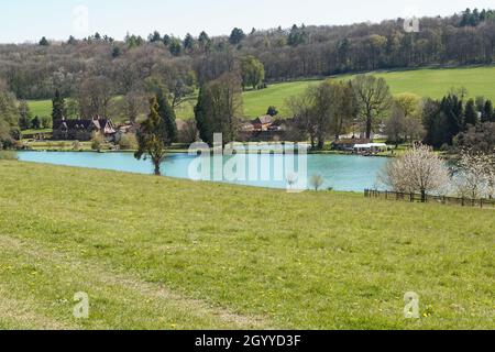 La valle degli Scacchi con il fiume Scacchi nel Buckinghamshire, Inghilterra Regno Unito Foto Stock