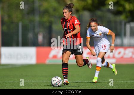 Milano, Italia. 10 Ott 2021. Valentina Bergamaschi (#7 AC Milan) durante la serie femminile A match tra AC Milan e AS Roma al Vismara Sports Center di Milano, Italia Credit: SPP Sport Press Photo. /Alamy Live News Foto Stock