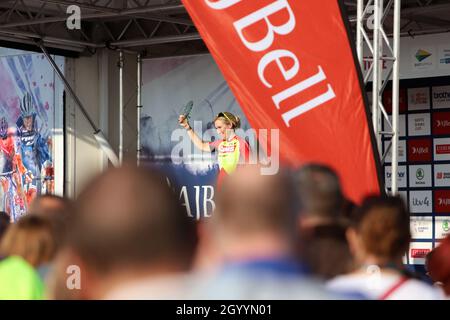 Il pilota britannico Hayley Simmonds della squadra di cams basso vince il Stage 5 Combativity Award al 2021 AJ Bell cycling Women's Tour of Britain, Felixstowe. Foto Stock