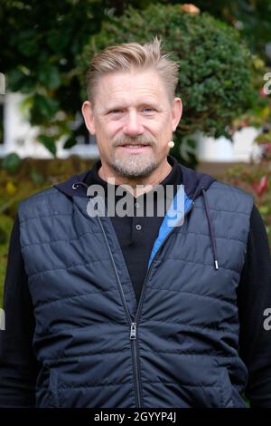 Cheltenham Literature Festival, Cheltenham, UK - domenica 10 ottobre 2021 - Peter Schmeichel ex portiere al Manchester United al Festival con il suo nuovo memoir uno - il Festival del libro si svolge fino a domenica 17 ottobre - le vendite del libro sono salite durante la pandemia. Credit: Steven May/Alamy Live News Foto Stock