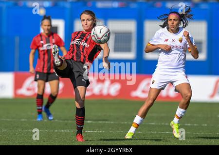 Milano, Italia. 10 Ott 2021. Christy Grimshaw (#11 AC Milan) durante la serie femminile A match tra AC Milan e AS Roma al Vismara Sports Center di Milano, Italia Credit: SPP Sport Press Photo. /Alamy Live News Foto Stock