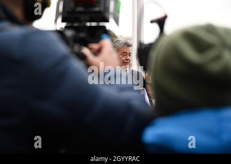 Vienna, Austria. 10th Ott 2021. Discussione non aperta ai media tra il Vice Cancelliere Werner Kogler (i Verdi) e il Presidente federale austriaco. Werner Kogler (i Verdi) sulla strada per Hofburg. Credit: Franz PERC / Alamy Live News Foto Stock