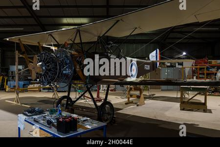 Una replica WWI Sopwith 1 1/2 Strautter aereo biplano in costruzione da Aviation Preservation Society of Scotland, East Lothian, UK Foto Stock