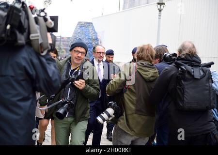 Vienna, Austria. 10th Ott 2021. Discussione non aperta ai media tra il futuro Cancelliere federale Alexander Schallenberg (ÖVP) e il Presidente federale austriaco. Alexander Schallenberg sulla strada per l'Hofburg. Foto Stock