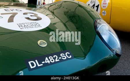 Italia, settembre 11 2021. Vallelunga classico. Legenda classica auto motorsport degli anni '50 Lotus XI 1100 logo dettaglio sul cofano Foto Stock