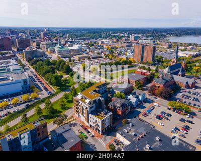 Vista aerea dello skyline del centro storico di Portland su Congress Street, vista da Munjoy Hill, Portland, Maine ME, USA. Foto Stock