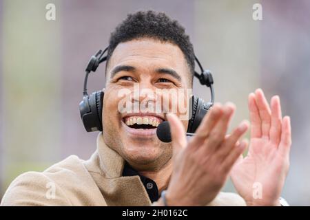 LONDRA, REGNO UNITO. 10 ottobre 2021. Jason Bell, ex calciatore professionista, ha intervistato i media durante la NFL 2021 London Games - New York Jets vs Atlanta Falcons al Tottenham Hotspur Stadium domenica 10 ottobre 2021. LONDRA INGHILTERRA. Credit: Taka G Wu/Alamy Live News Foto Stock