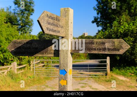 Cartello con la scritta pubblica sul sentiero, in Inghilterra. Foto Stock