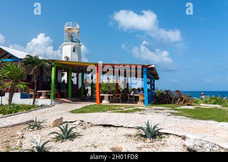 Isla Mujeres, Cancun, Messico - 13 settembre 2021: Caffè Acantilado a Punta sur - punto più a sud di Isla Mujeres, Messico Foto Stock