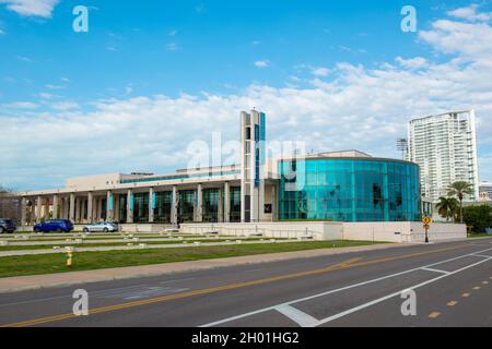 Duke Energy Center for the Performing Arts and Mahaffey Theatre at 1st St nel centro di St. Petersburg, Florida FL, USA. Foto Stock