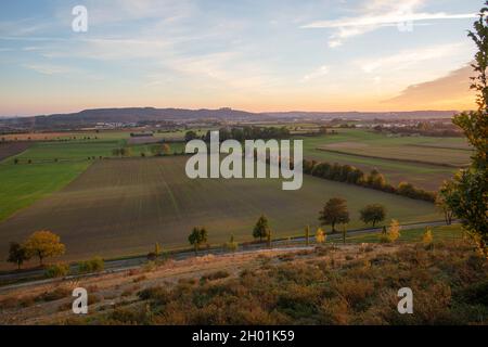 Coburg, Germania. 10 maggio 2021. Una spettacolare cielo di ottobre su Coburg questa sera mentre il sole scese. Credit: Clearpiximages / Alamy Live News Foto Stock