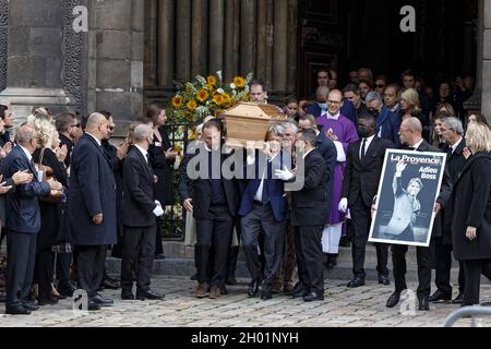 Parigi, Francia. 6 ottobre 2021. Messa funeraria organizzata nella chiesa di Saint-Germain-des-Prés a Parigi in omaggio a Bernard Tapie il 6 ottobre 2021. Foto Stock