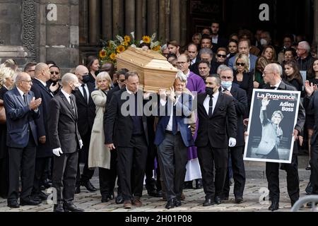 Parigi, Francia. 6 ottobre 2021. Messa funeraria organizzata nella chiesa di Saint-Germain-des-Prés a Parigi in omaggio a Bernard Tapie il 6 ottobre 2021. Foto Stock