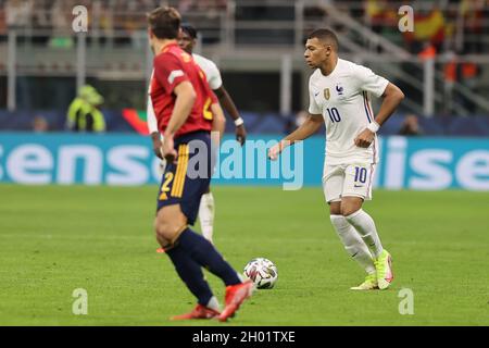 Milano, Italia. 10 Ott 2021. Kylian Mbappe di Francia in azione durante le finali della UEFA Nations League 2021 finale di calcio tra Spagna e Francia allo Stadio Giuseppe Meazza di Milano il 10 ottobre 2021 Credit: Live Media Publishing Group/Alamy Live News Foto Stock