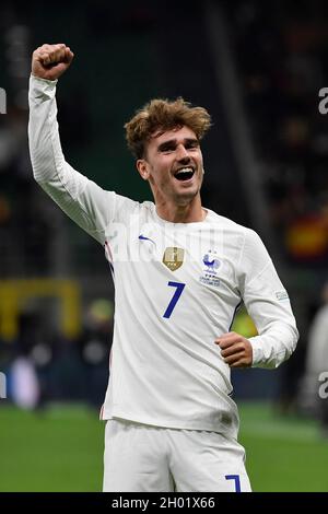 Milano, Italia. 10 Ott 2021. Antoine Griezmann di Francia celebra la vittoria durante la partita di calcio finale della UEFA Nations League tra Spagna e Francia allo stadio San Siro di Milano (Italia), 10 ottobre 2021. Foto Andrea Staccioli/Insidefoto Credit: Ininsidefoto srl/Alamy Live News Foto Stock