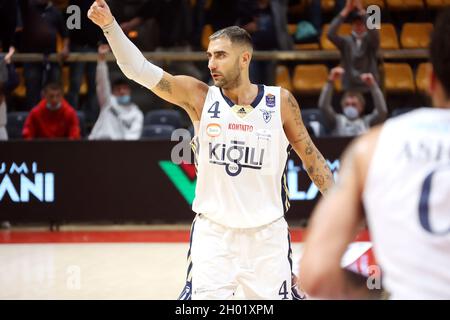 Bologna, Italia. 10 Ott 2021. Pietro Aradori (Kigili Fortitudo Bologna) nel corso della serie A1 campionato italiano LBA di basket match Kigili Fortitudo Bologna Vs. Carpegna Prosciutto Victoria Libertas Pallacanestro Pesaro al Paladozza Sports Palace - Bologna, 10 ottobre 2021 Credit: Independent Photo Agency/Alamy Live News Foto Stock