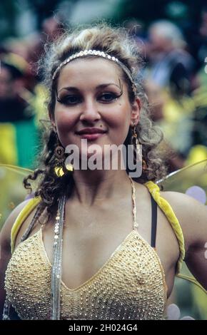 Ballerino di un gruppo di samba all'annuale Carnevale delle Culture nel 2007 Foto Stock