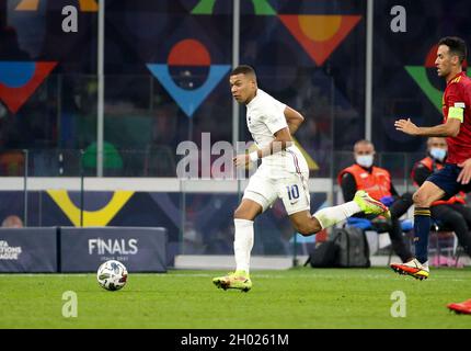 Milano, Italia. 10 Ott 2021. Kylian Mbappe di Francia durante la partita di calcio finale della Lega delle Nazioni UEFA tra Spagna e Francia il 10 ottobre 2021 allo stadio San Siro di Milano - Foto Jean Catuffe / DPPI Credit: DPPI Media/Alamy Live News Foto Stock