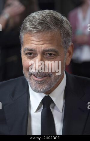 Londra, Regno Unito. 10 ottobre 2021. George Clooney ha partecipato al Tender Bar Premiere come parte del 65° BFI London Film Festival al Royal Festival Hall di Londra, Inghilterra, il 10 ottobre 2021. Foto di Aurore Marechal/ABACAPRESS.COM Foto Stock