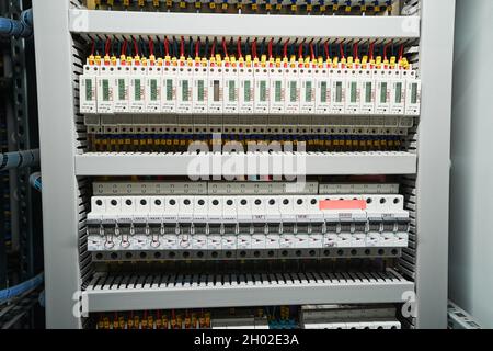 Unità di controllo per il gruppo di continuità elettrica al data center Foto Stock