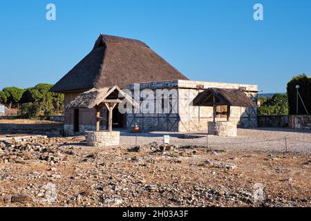 Urla, Izmir, Turchia - Settembre, 2021: Antica casa di civiltà greca e il più antico stabilimento di produzione di olio d'oliva nello Ionio Klazomenai in Ur Foto Stock