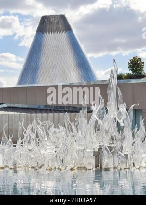 Museo del vetro a Tacoma, Washington con piscina a riflessione Foto Stock