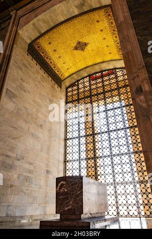 Ankara Anitkabir Monumento Ataturk Mausoleo spettacolare vista interna durante il giorno della Vittoria Zafer Bayrami Foto Stock