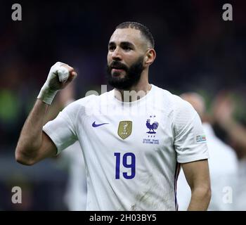 Milano, Italia. 10 Ott 2021. Karim Benzema in Francia festeggia dopo la partita finale della UEFA Nations League tra Francia e Spagna a Milano, 10 ottobre 2021. Credit: Str/Xinhua/Alamy Live News Foto Stock