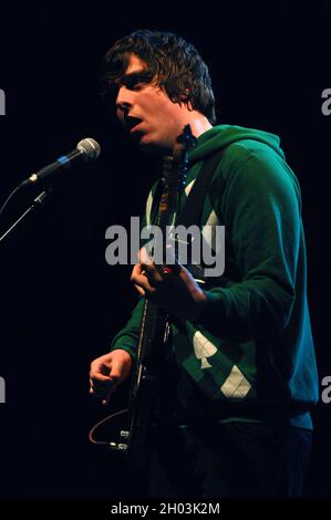 Milano Italia 2007-03-18 :Concerto dal vivo della band Arctic Monkeys al Rolling Stones , il bassista Nick o'Malley Foto Stock