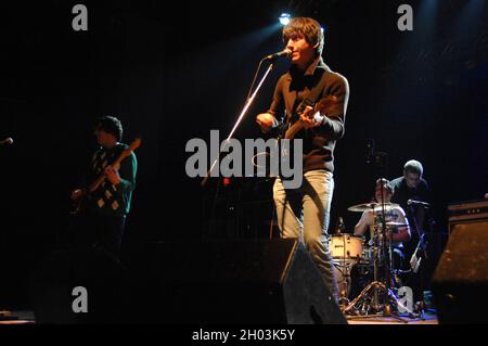 Milano Italia 2007-03-18 : concerto dal vivo della band Arctic Monkeys al Rolling Stones , cantante e chitarrista Alex Turner Foto Stock
