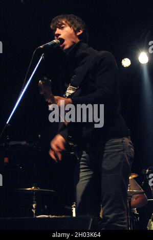 Milano Italia 2007-03-18 : concerto dal vivo della band Arctic Monkeys al Rolling Stones , cantante e chitarrista Alex Turner Foto Stock