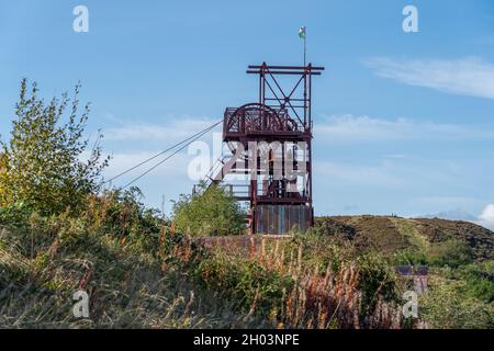 Blaenavon, Monmouthshire Galles UK Ottobre 10 2021 Panorama della torre di sollevamento della Casa della ruota alla miniera di carbone di Big Pit Museo del Patrimonio gallese di Blaenafon Galles Foto Stock